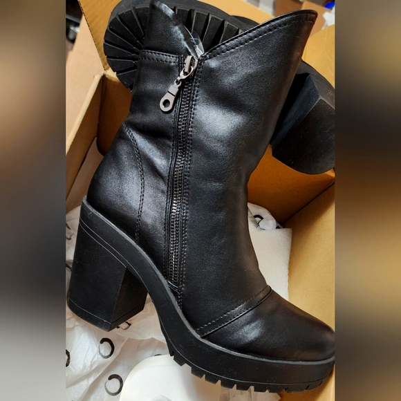 Journee Collection, platform boots. - Picture 7 of 7